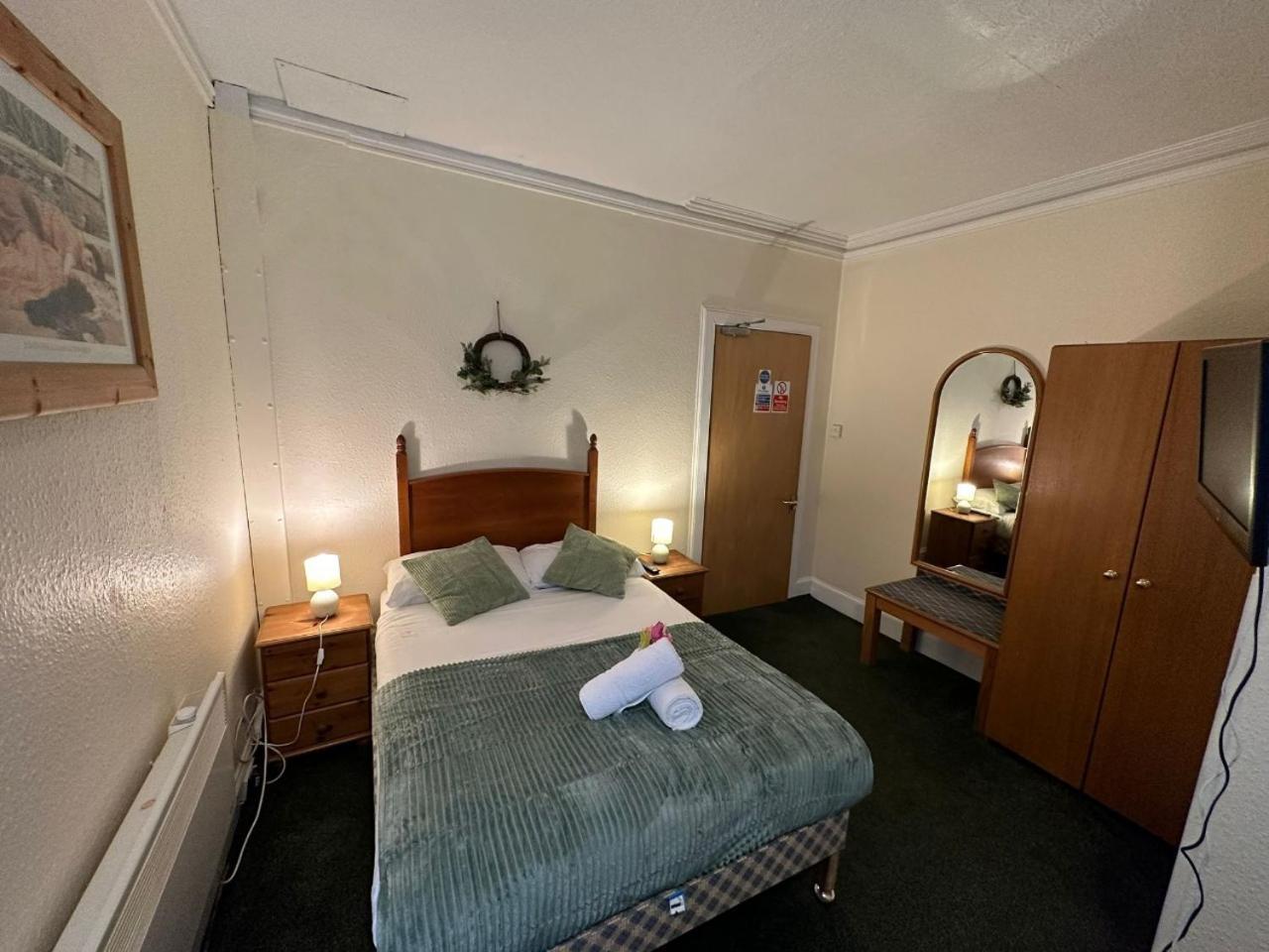 Mackay'S Spa Lodge Hotel Strathpeffer Exteriör bild